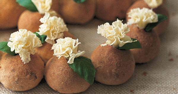 Couronne de petits pains à la Tête de Moine AOP et au basilic