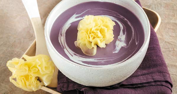 Crema di patate viola con Tête de Moine AOP