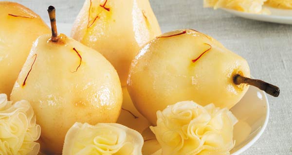 Poires pochées au Limoncello, agrémentées de Tête de Moine AOP